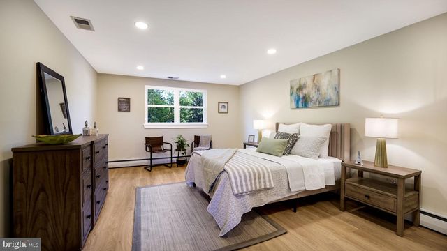 258 HAWTHORNE CIR, North Wales, PA 19454