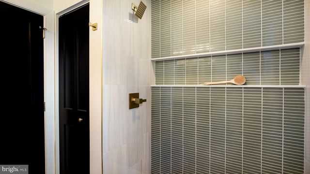 258 HAWTHORNE CIR, North Wales, PA 19454