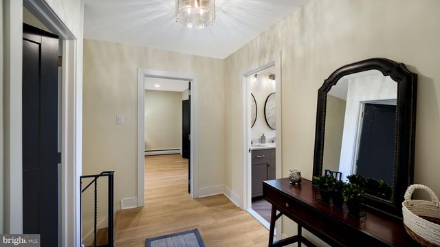 258 HAWTHORNE CIR, North Wales, PA 19454