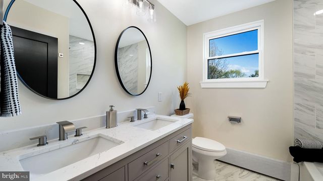 258 HAWTHORNE CIR, North Wales, PA 19454