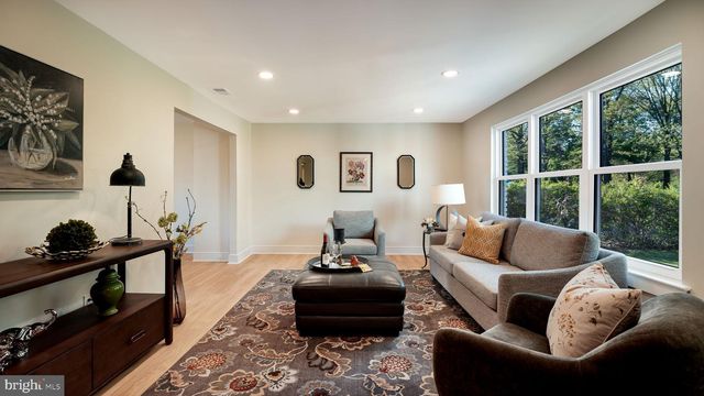 258 HAWTHORNE CIR, North Wales, PA 19454