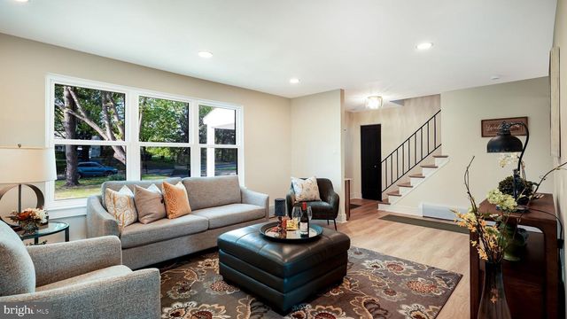 258 HAWTHORNE CIR, North Wales, PA 19454