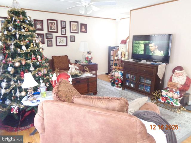 34 STANDING OAK CT, Bunker Hill, WV 25413