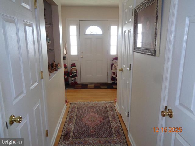 34 STANDING OAK CT, Bunker Hill, WV 25413