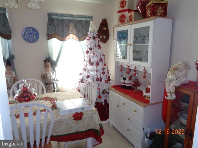 34 STANDING OAK CT, Bunker Hill, WV 25413