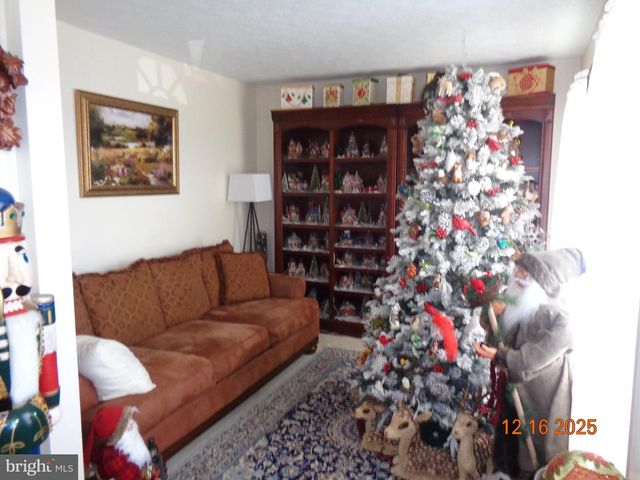 34 STANDING OAK CT, Bunker Hill, WV 25413