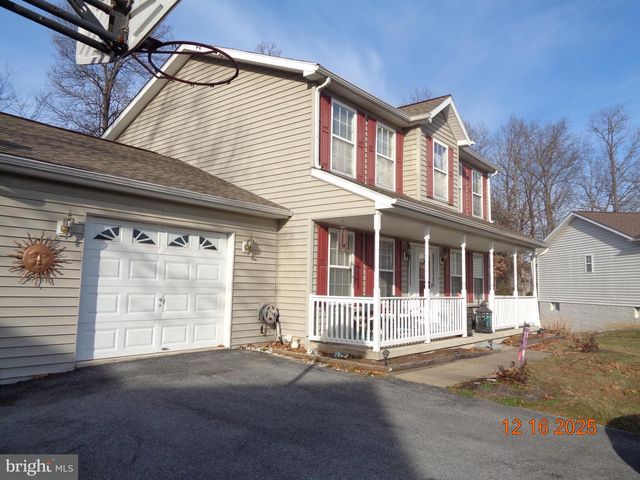 34 STANDING OAK CT, Bunker Hill, WV 25413