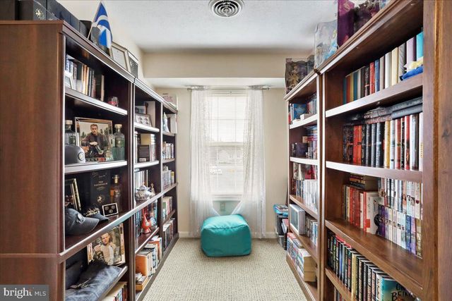 34 STANDING OAK CT, Bunker Hill, WV 25413