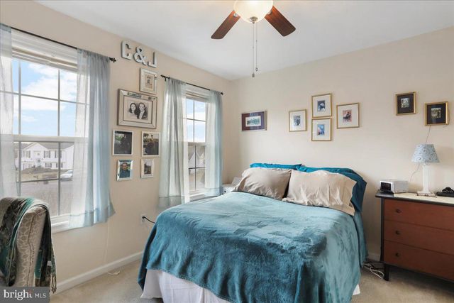 34 STANDING OAK CT, Bunker Hill, WV 25413