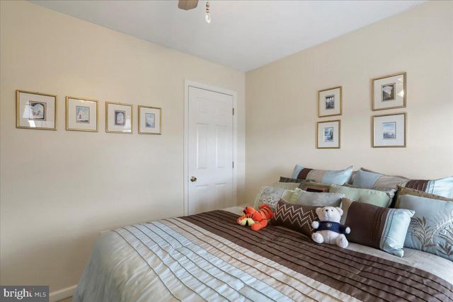 34 STANDING OAK CT, Bunker Hill, WV 25413