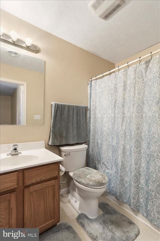 34 STANDING OAK CT, Bunker Hill, WV 25413