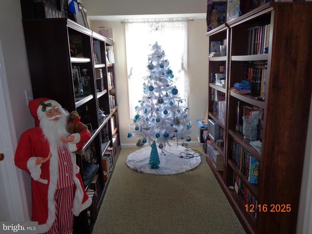 34 STANDING OAK CT, Bunker Hill, WV 25413