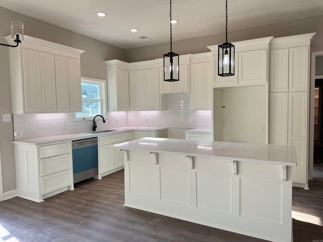 17 Mountain Grove, Greenbrier, AR 72058