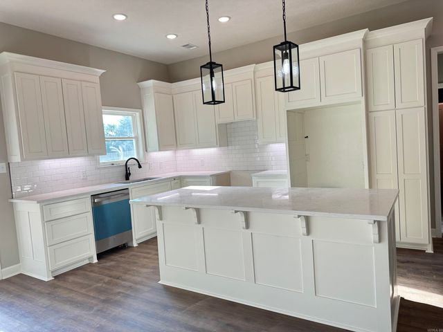 17 Mountain Grove, Greenbrier, AR 72058