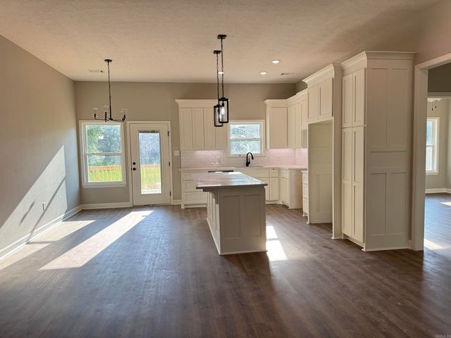 17 Mountain Grove, Greenbrier, AR 72058