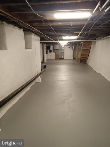 335 W GIRARD AVE #1ST FLOOR, Philadelphia, PA 19123