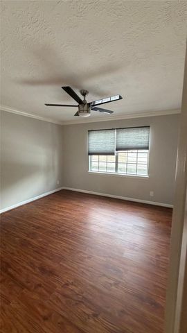 6310 Deerwood Road, Houston, TX 77057