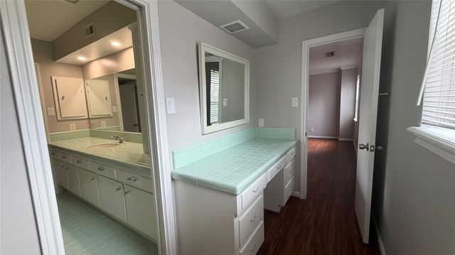 6310 Deerwood Road, Houston, TX 77057