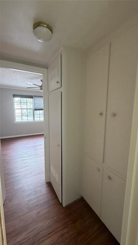 6310 Deerwood Road, Houston, TX 77057