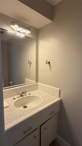 6310 Deerwood Road, Houston, TX 77057