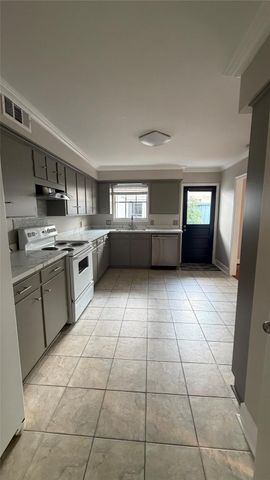 6310 Deerwood Road, Houston, TX 77057