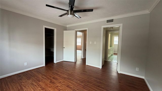 6310 Deerwood Road, Houston, TX 77057