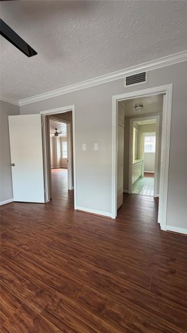 6310 Deerwood Road, Houston, TX 77057