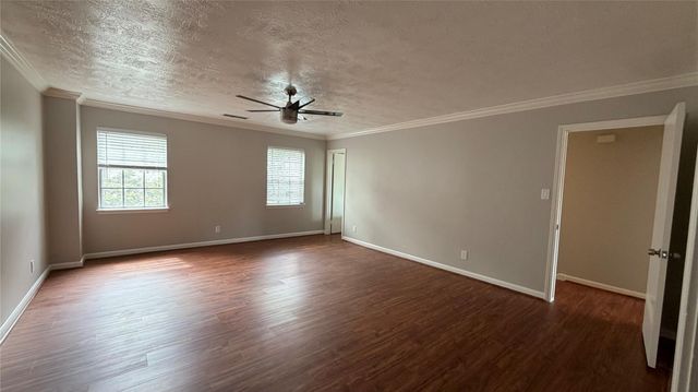 6310 Deerwood Road, Houston, TX 77057