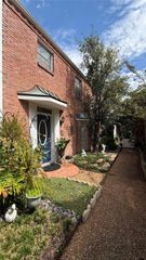 6310 Deerwood Road, Houston, TX 77057