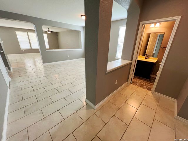 7915 Stalemate Cove, San Antonio, TX 78254