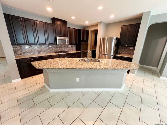 7915 Stalemate Cove, San Antonio, TX 78254