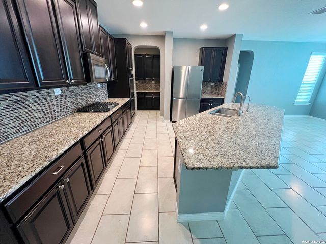 7915 Stalemate Cove, San Antonio, TX 78254