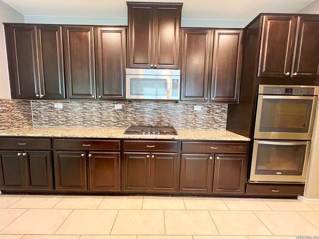 7915 Stalemate Cove, San Antonio, TX 78254