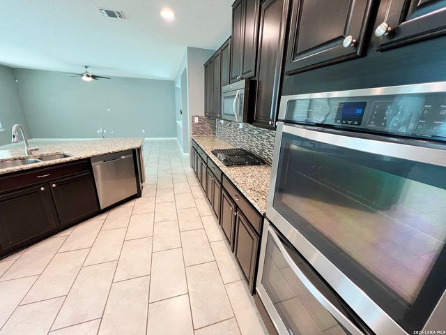 7915 Stalemate Cove, San Antonio, TX 78254