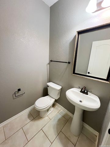 7915 Stalemate Cove, San Antonio, TX 78254