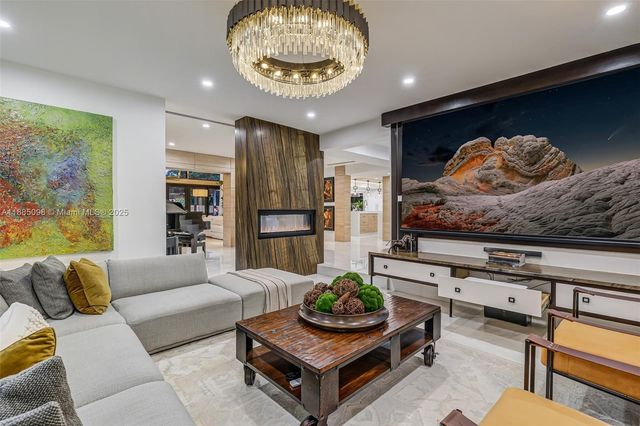 8761 SW 56th St, Miami, FL 33165