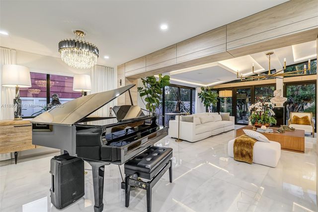 8761 SW 56th St, Miami, FL 33165