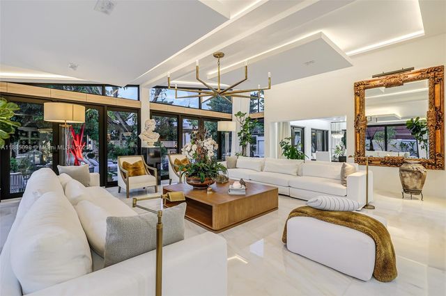 8761 SW 56th St, Miami, FL 33165