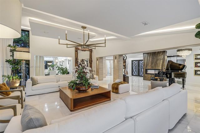 8761 SW 56th St, Miami, FL 33165