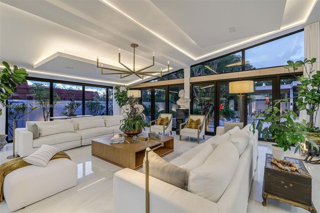 8761 SW 56th St, Miami, FL 33165