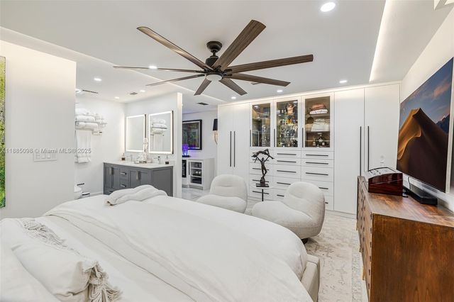 8761 SW 56th St, Miami, FL 33165