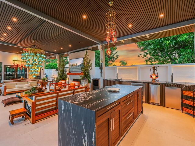 8761 SW 56th St, Miami, FL 33165