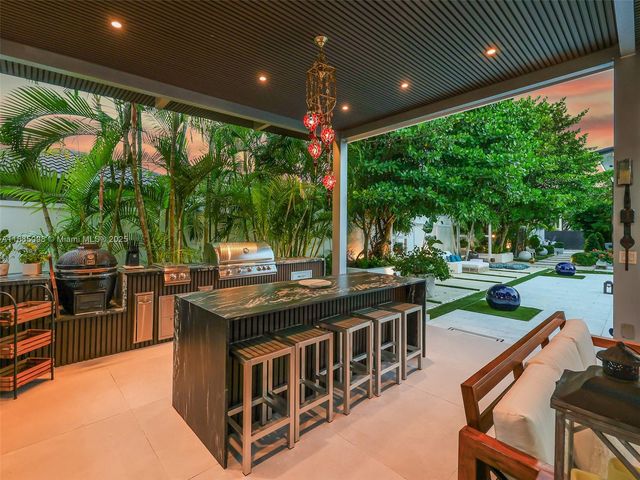 8761 SW 56th St, Miami, FL 33165