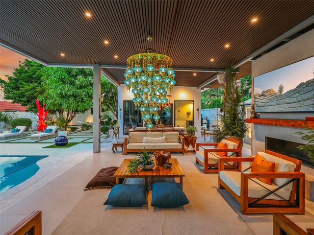 8761 SW 56th St, Miami, FL 33165