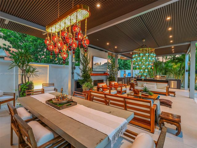 8761 SW 56th St, Miami, FL 33165