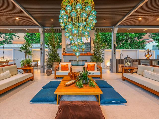 8761 SW 56th St, Miami, FL 33165