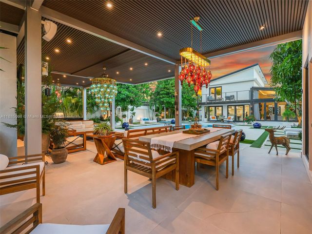 8761 SW 56th St, Miami, FL 33165