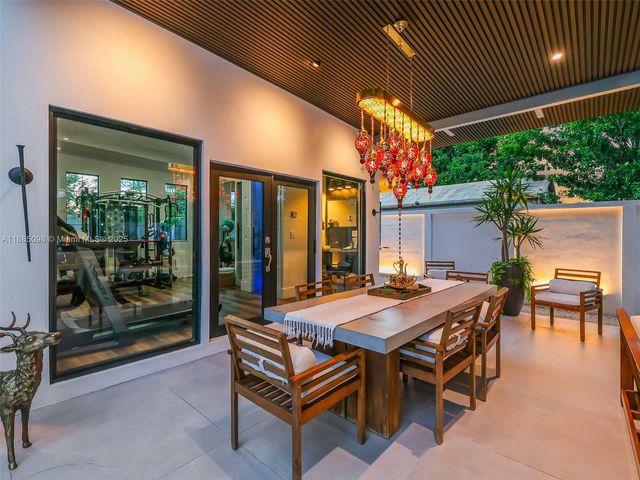 8761 SW 56th St, Miami, FL 33165