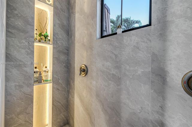 8761 SW 56th St, Miami, FL 33165