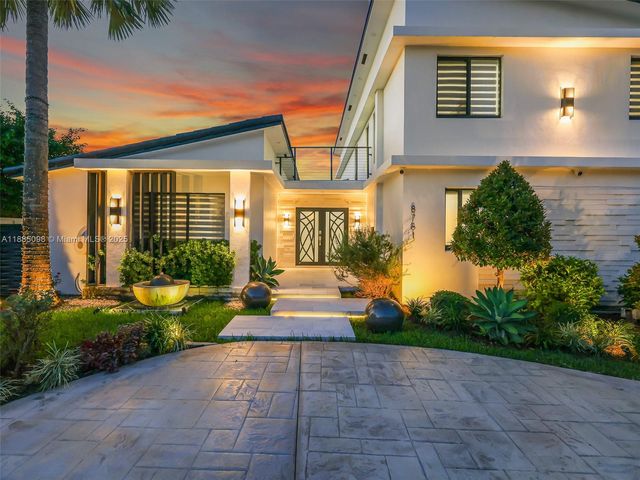 8761 SW 56th St, Miami, FL 33165